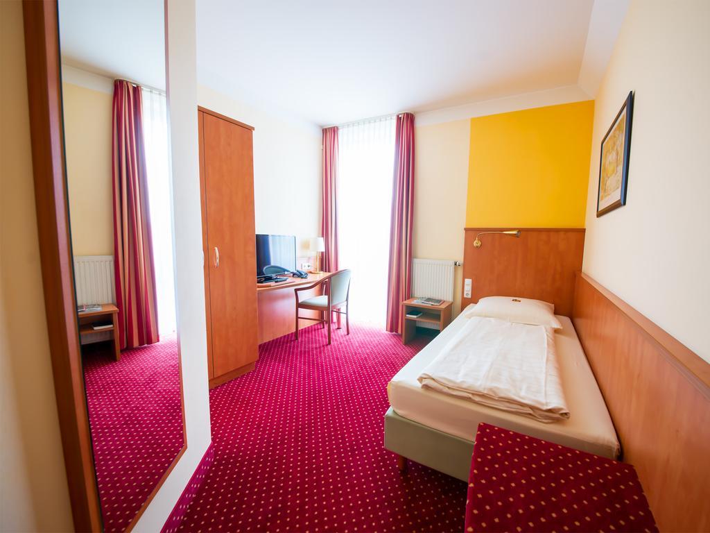 Hotel Mirage Duisburg Room photo